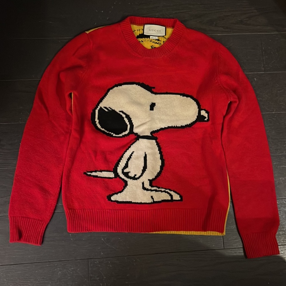 Authentic Gucci snoopy peanut sweater in red size small